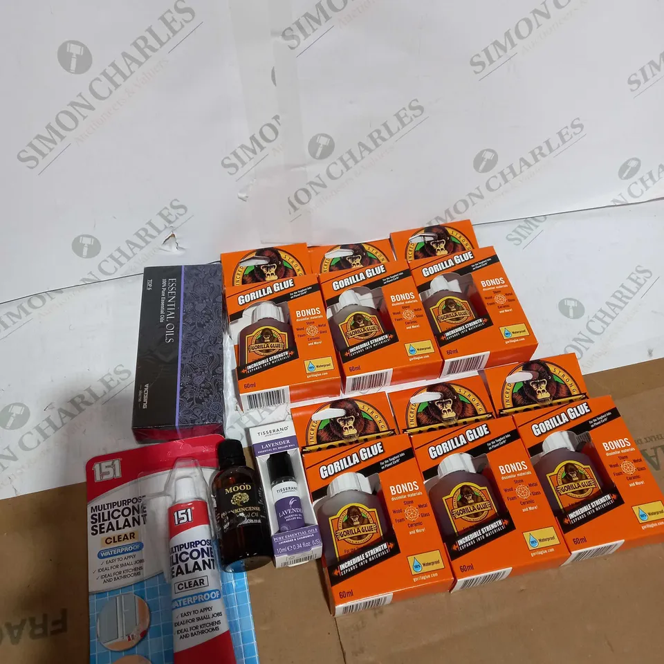 BOX OF ASSORTED HOUSEHOLD ITEMS TOO INCLUDE GORILLA GLUE AND CLEANING PRODUCTS 