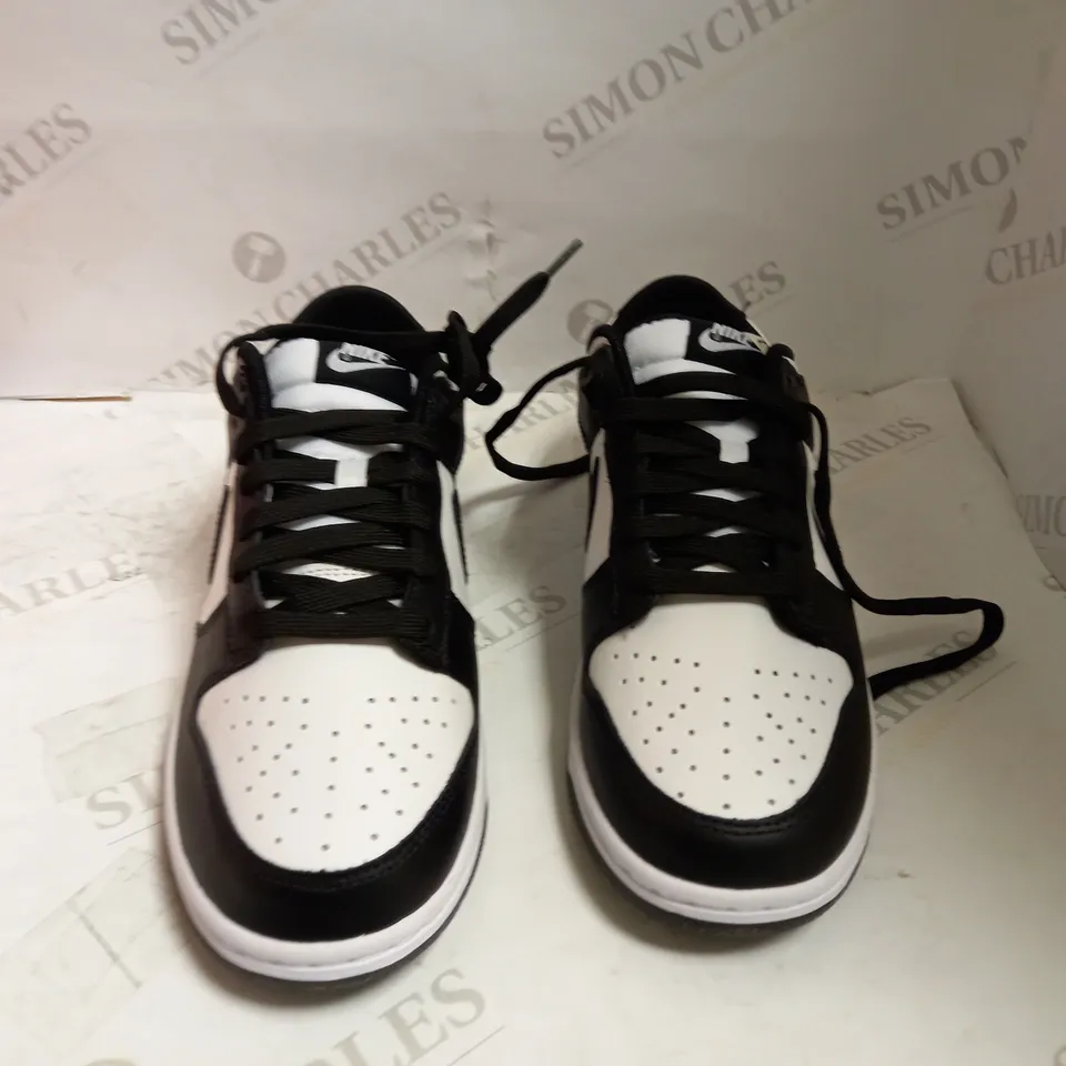 NIKE DUNK LOW RETRO BLACK/WHITE-WHITE - UK 7