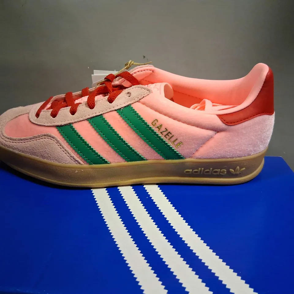 BOXED ADIDAS GAZELLE INDOOR W SIZE 4