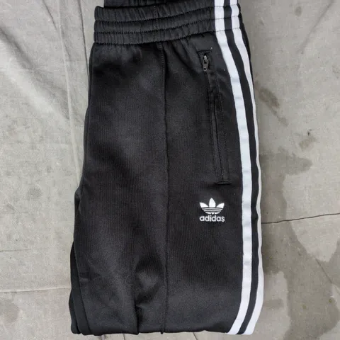ADIDAS JOGGERS IN BLACK/WHITE SIZE UK 8