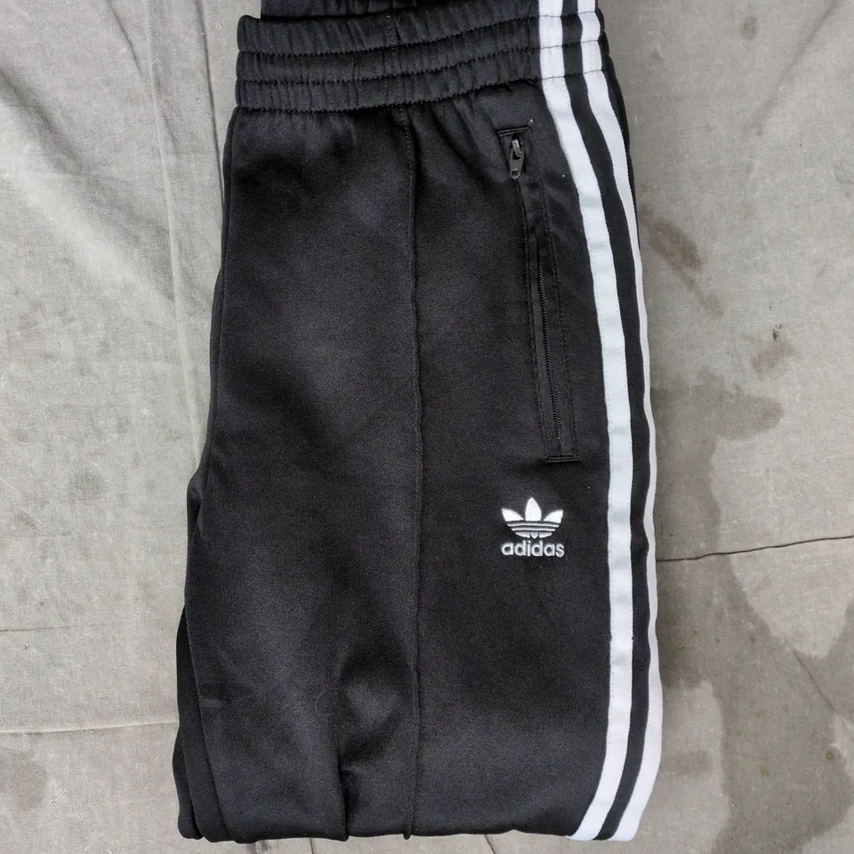ADIDAS JOGGERS IN BLACK/WHITE SIZE UK 8