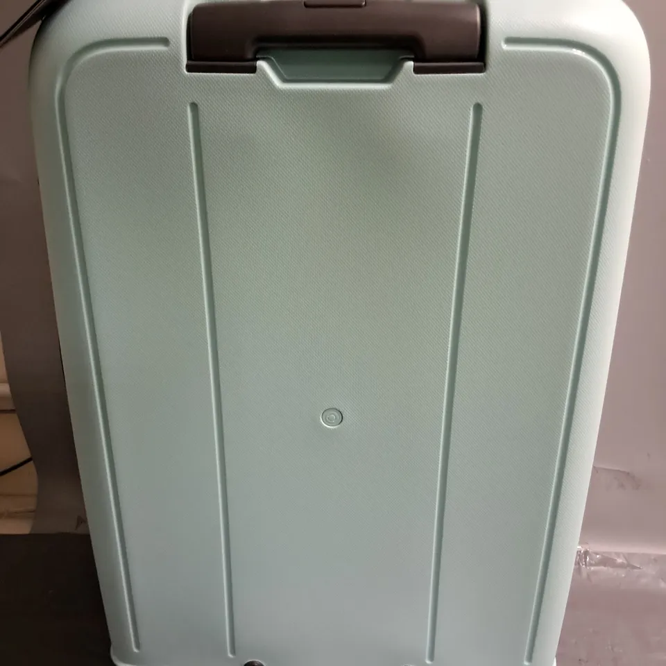 TRIPP HOLIDAY 7 MEDIUM 65CM WHEEL SUITCASE - MINT 