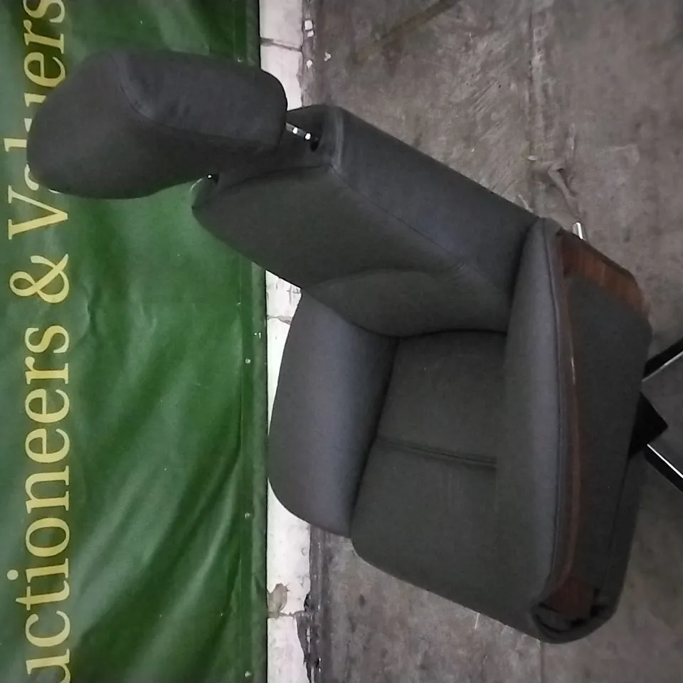QUALITY BRITISH DESIGNED & MANUFACTURED G PLAN DARK BROWN LEATHER SWIVEL ARMCHAIR 