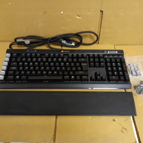 CORSAIR GAMING K95 RGB PLATINUM MECHANICAL KEYBOARD