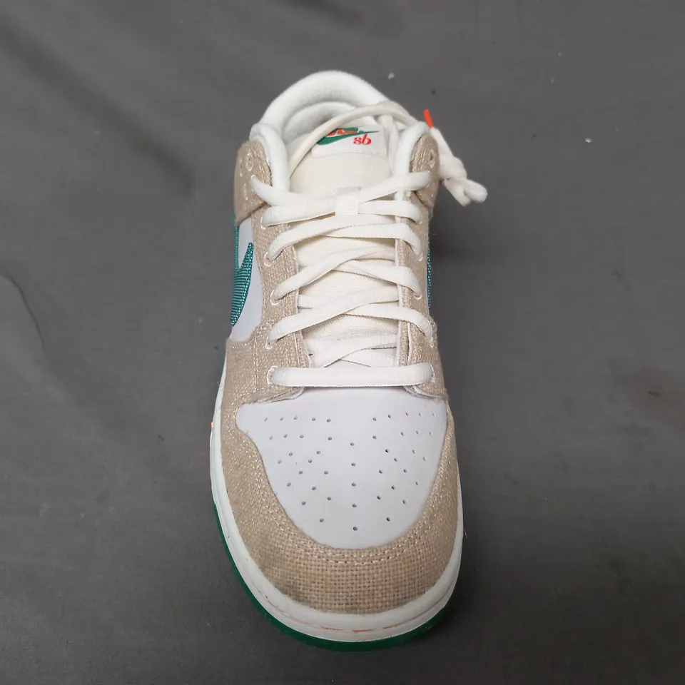BOXED PAIR OF NIKE SB X JARRITOS SHOES IN BEIGE/WHITE/GREEN UK SIZE 10
