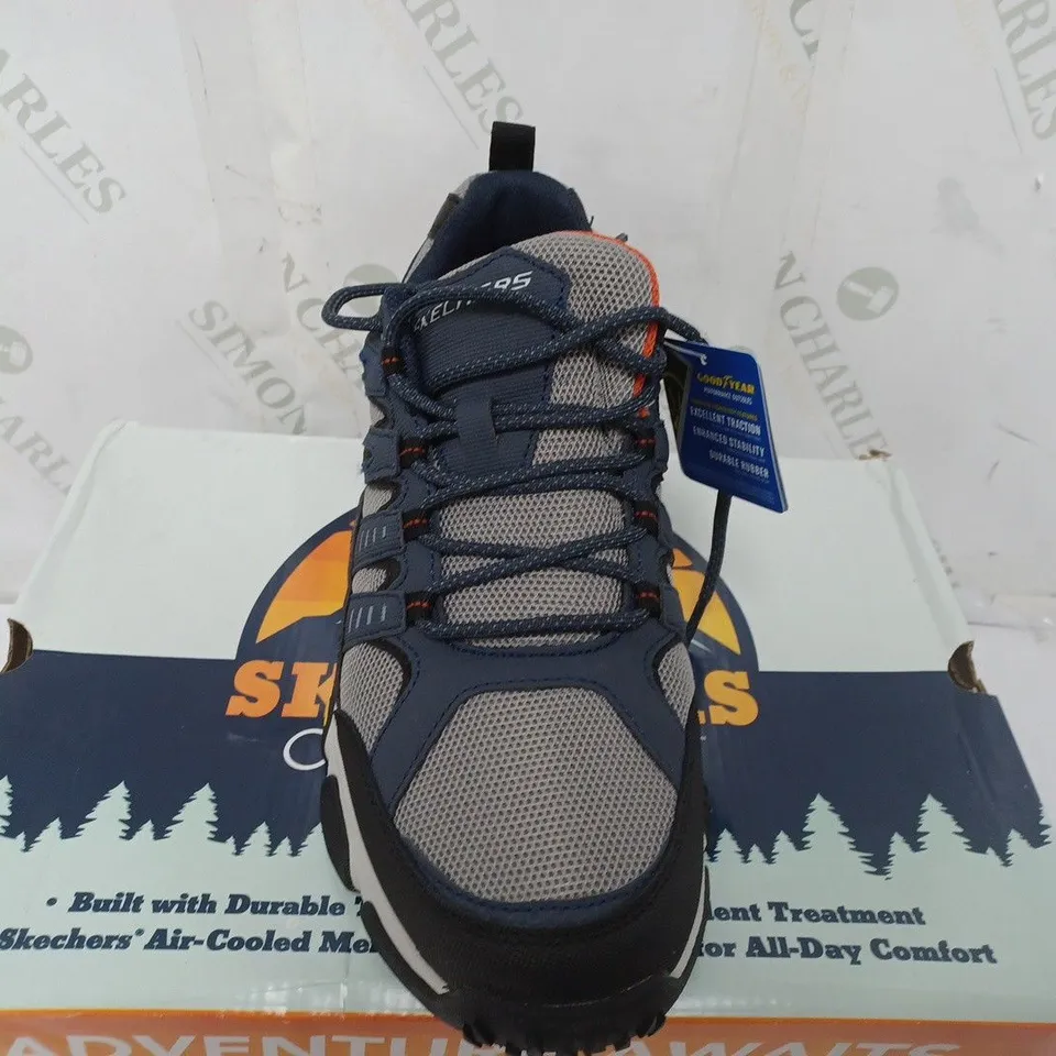 SKECHERS MEN'S SKECH-AIR NAVY TRAINERS - SIZE 8