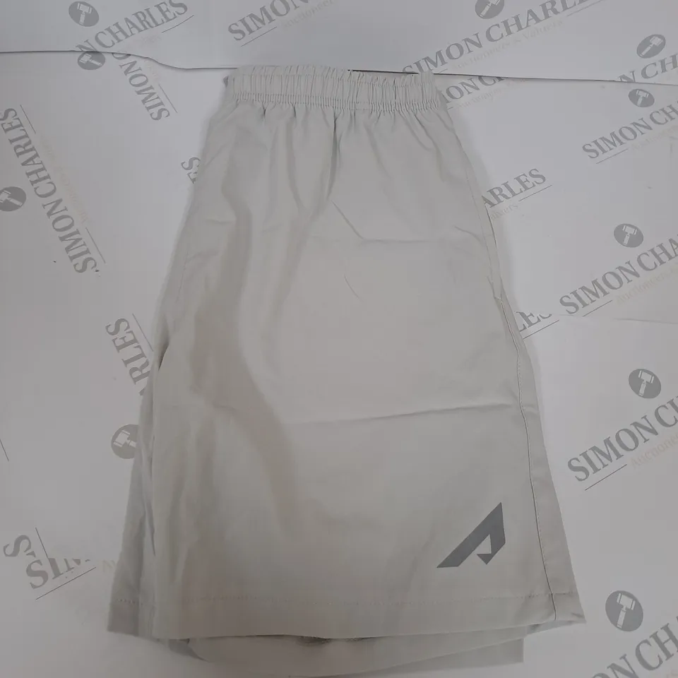 MAN ACTIVE TRAINING SHORTS SIZE M