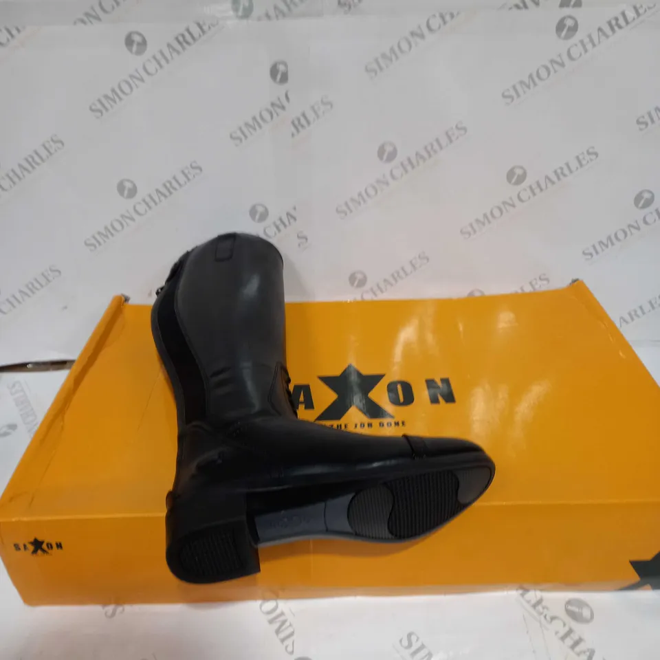 BOXED PAIR OF SAXON SYNTOVIA TALL FIELD BOOTS BLACK UK 4