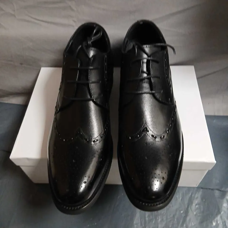 CONZURI MEN'S BLACK LEATHER WINGTIP OXFORD BROGUES – UK 9 (EU 43)