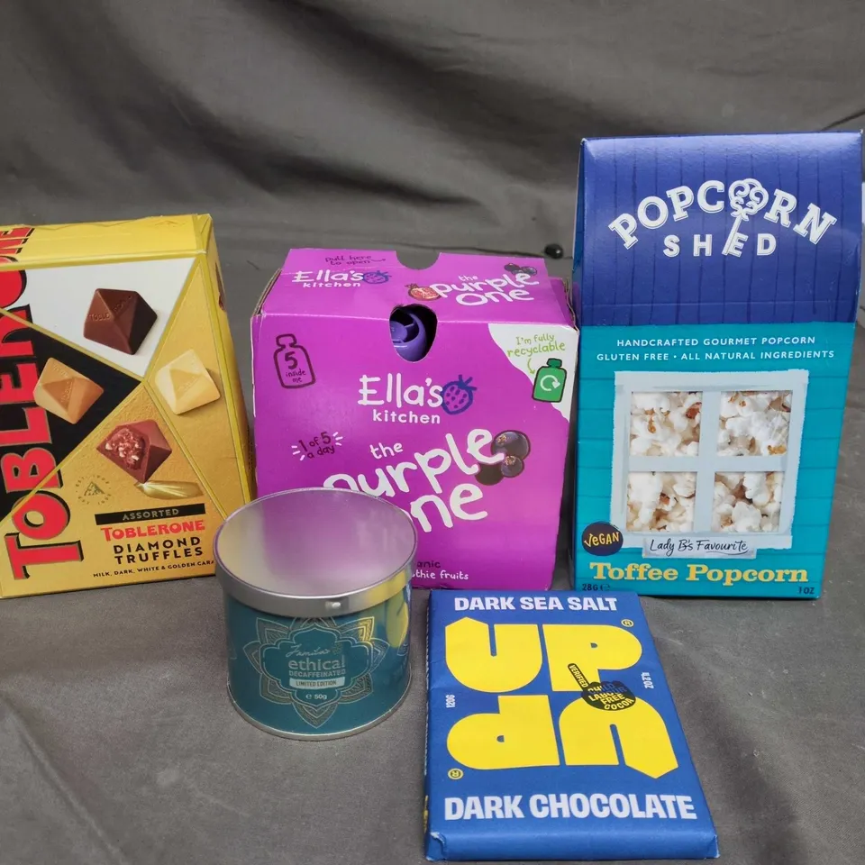 APPROXIMATELY 10 ASSORTED FOOD AND DRINK ITEMS TO INCLUDE ELLA'S KITCHEN THE PURPLE ONE, TOBLERONE DIAMOND TRUFFLES AND POPCORN SHE TOFFEE POPCORN ETC