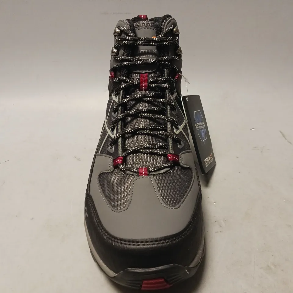 BOXED PAIR OF REGATTA SAMARIS III BOOTS IN BLACK/GREY/RED UK SIZE 11