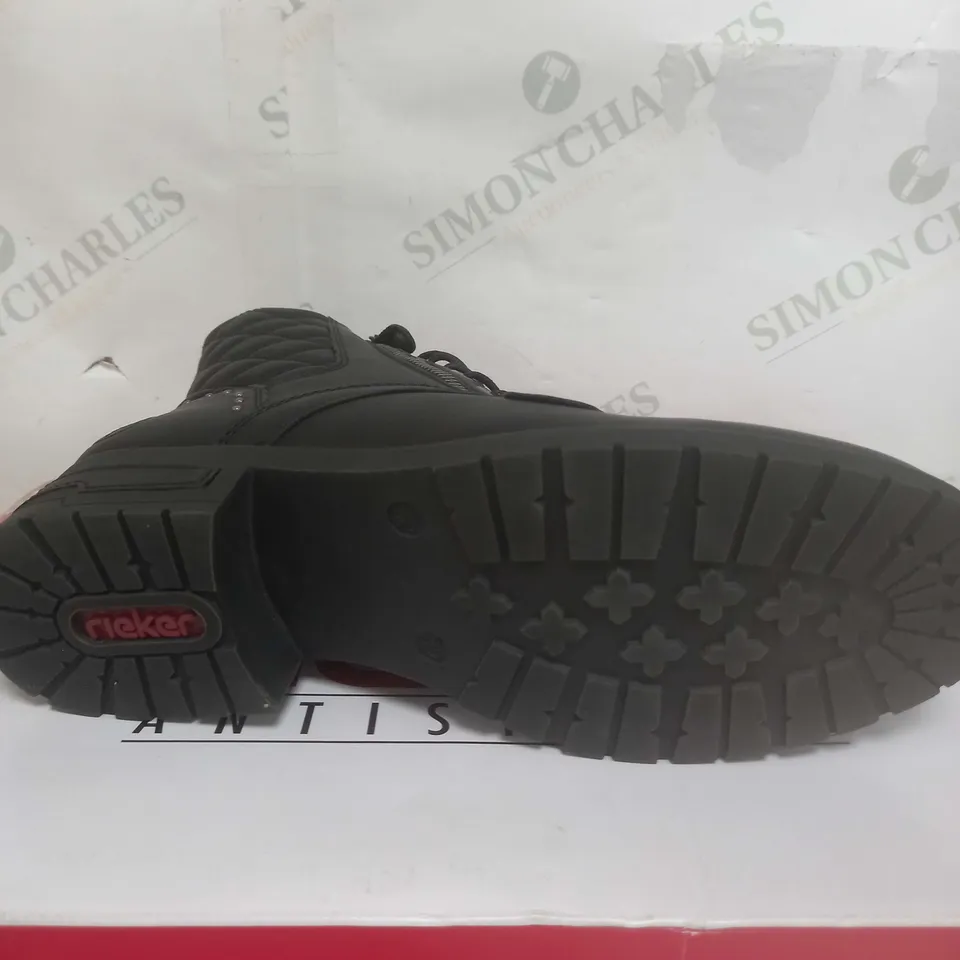 BOXED PAIR OF RIEKER PANEL BOOTS IN BLACK SIZE 6
