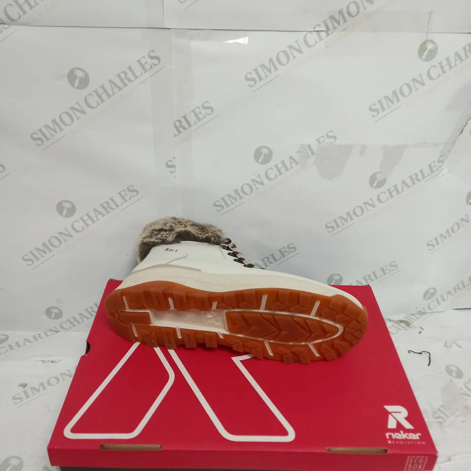 BOXED RIEKER REVOLUTION FUR HIKING BOOTS WHITE SIZE 7.5 