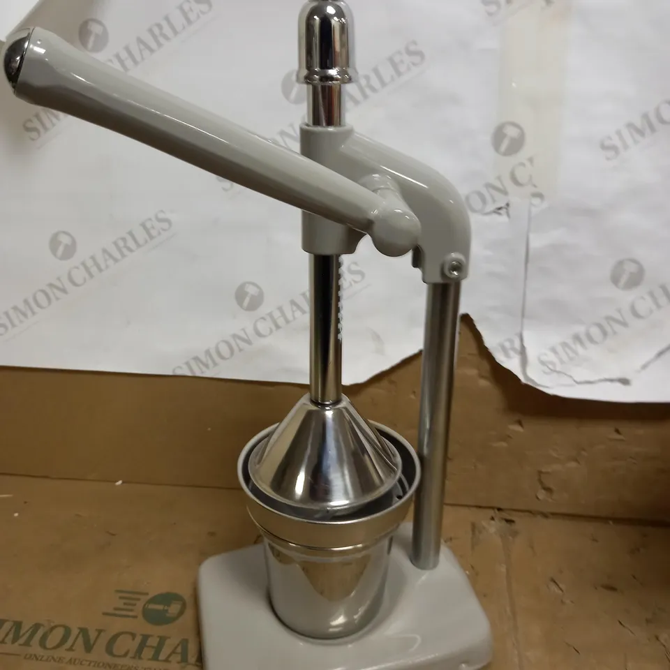 KITCHENCRAFT LIVING NOSTALGIA HEAVY DUTY LEVER-ARM MANUAL ORANGE JUICER