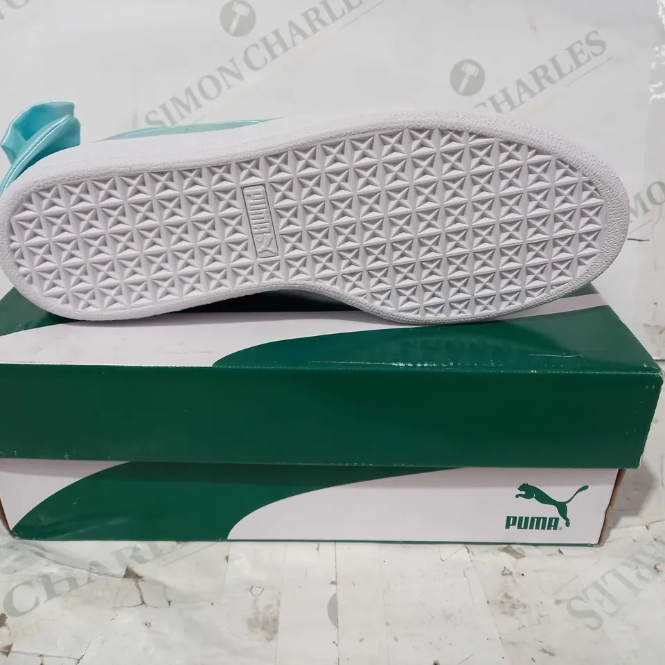 BOXED PAIR OF PUMA SUEDE BOW SHOES IN CYAN UK SIZE 7