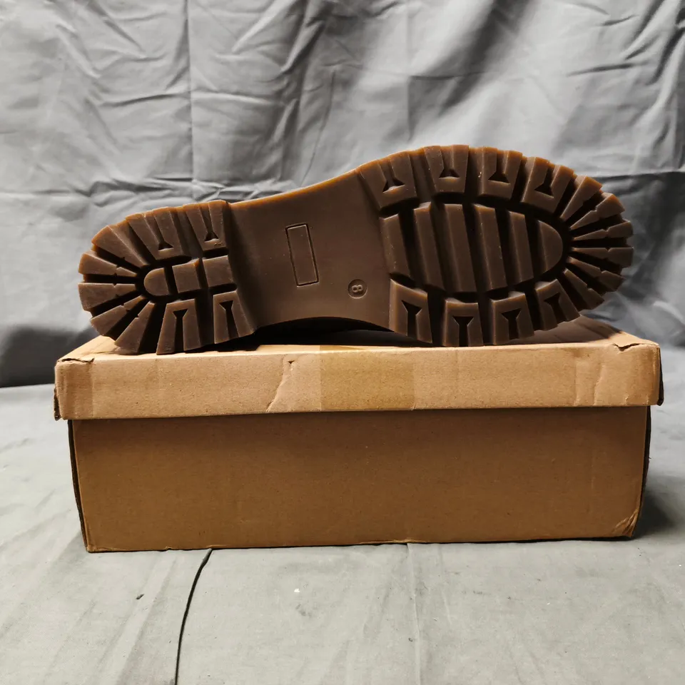 BOXED PAIR OF JO & JOE ONTARIO ANKLE BOOTS IN CAMEL SIZE UK 8