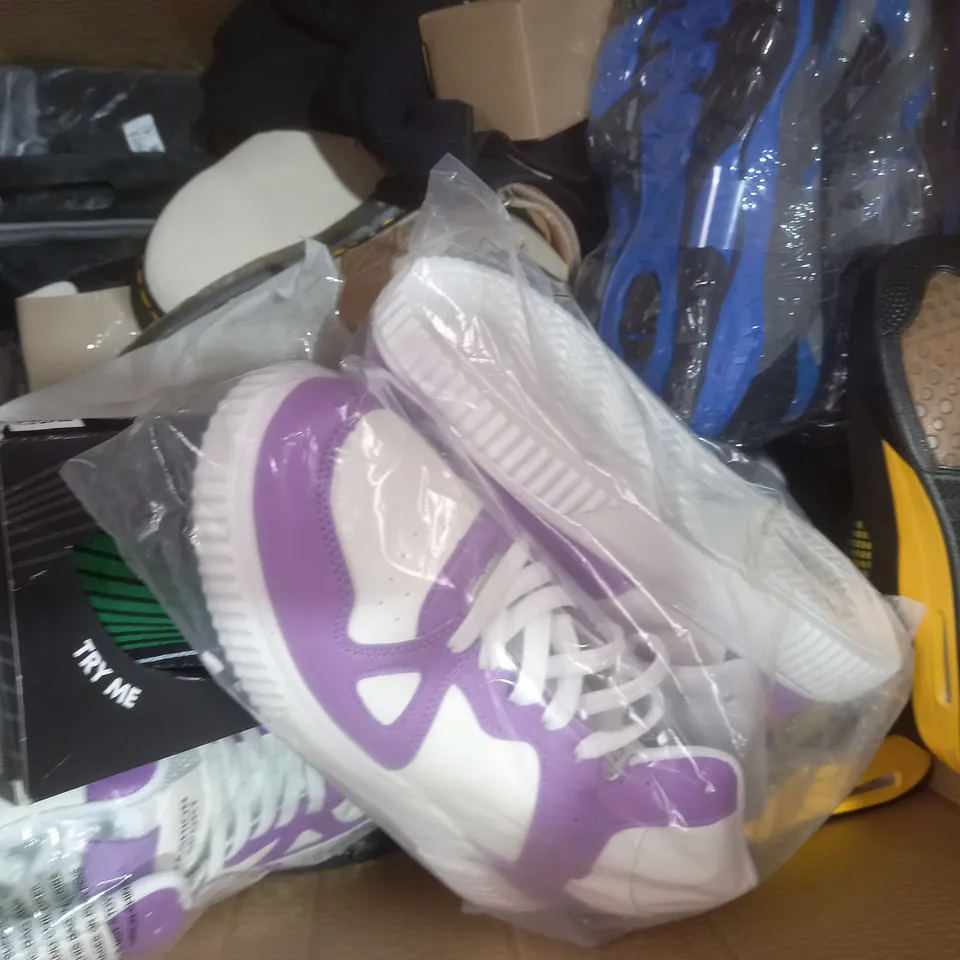 BOX OF APPROXIMATELY 15 ASSORTED PAIRS OF SHOES AND FOOTWEAR ITEMS IN VARIOUS STYLES AND SIZES TO INCLUDE CLARKS, LOCI, GLAMOROUS, ETC