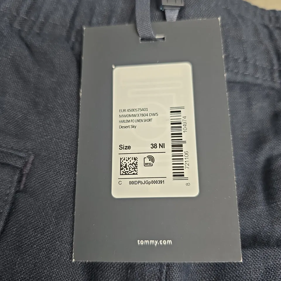TOMMY HILFIGER RELAXED TAPERED FIT HARLEM LINEN SHORTS IN DESERT SKY - 38NI 