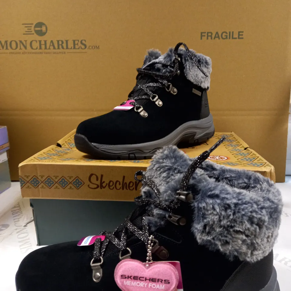 SKETCHERS FAUX CUFF BOOTS - SIZE 5.5