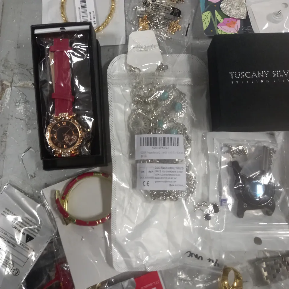 LOT OF ASSORTED JEWELLERY AND WATCH ITEMS TO INCLUDE BRACELETS, EARRINGS WATCHES