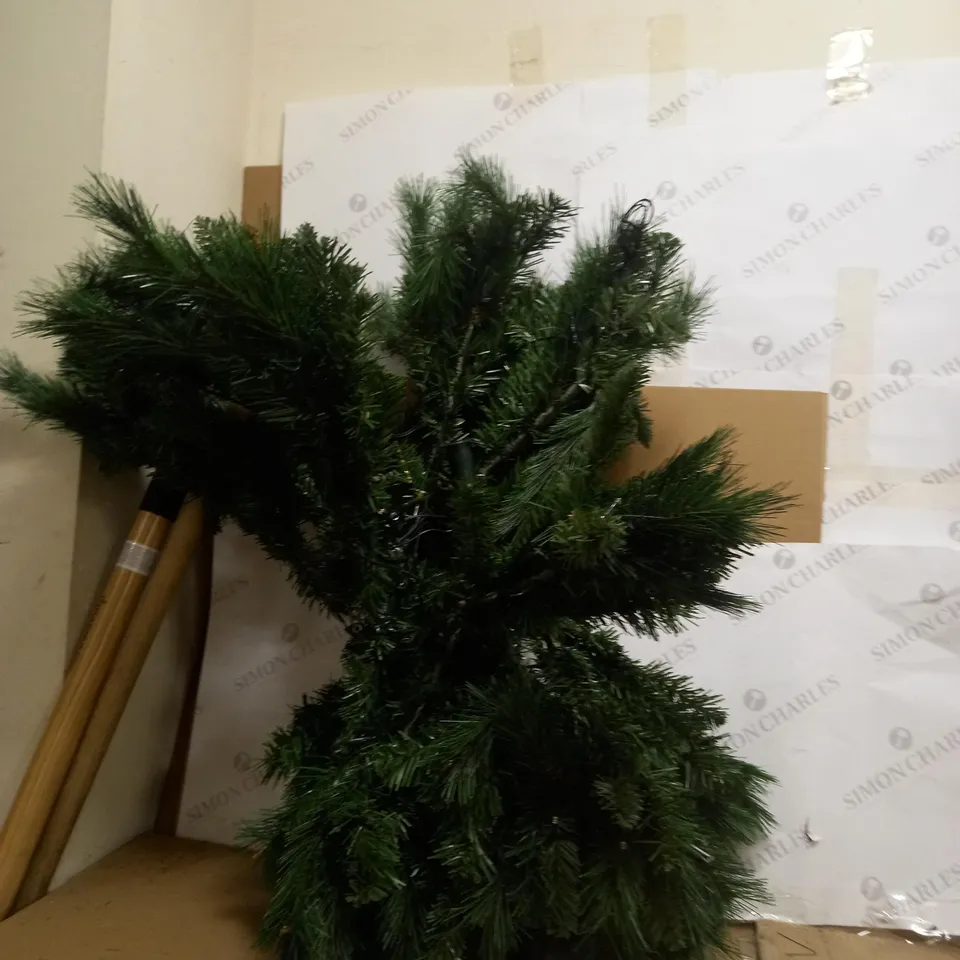 WE CHRISTMAS  CHRISTMAS TREE 