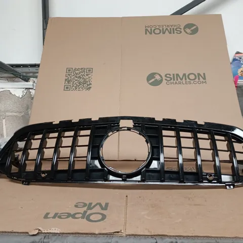 BLACK PLASTIC FRONT GRILLE FOR VEHICLE – CENTRAL CIRCULAR BADGE OPENING (VEHICLE PART)