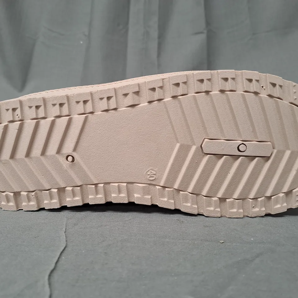 BOXED PAIR OF UGG PLATFORM SHOES IN BEIGE EU SIZE 40