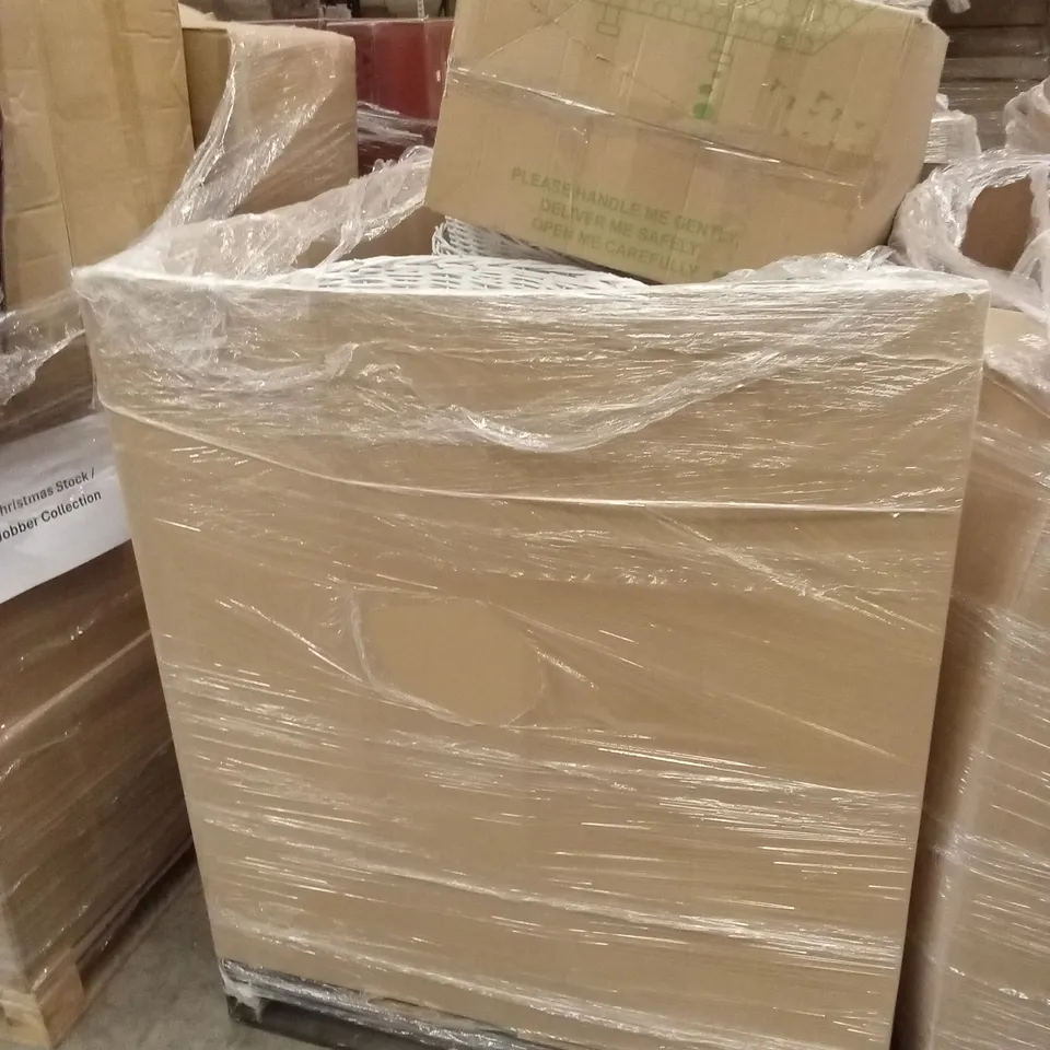 PALLET TO CONTAIN A LARGE QUANTITY OF CHRISTMAS TREE SKIRTS