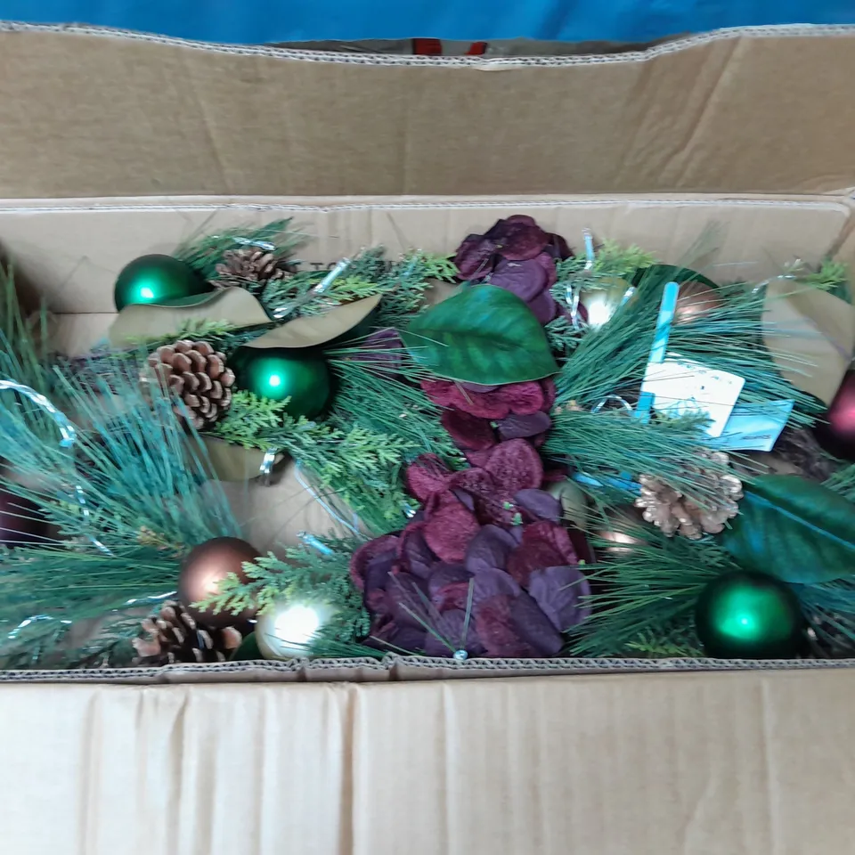 BOXED UNBRANDED DECORATIVE GARLAND