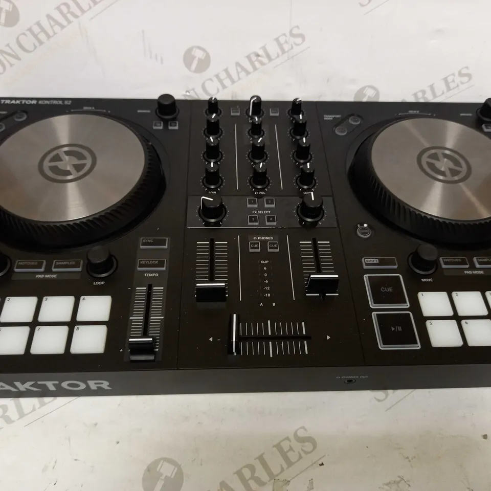 NATIVE INSTRUMENTS TRAKTOR KONTROL S2 MK3