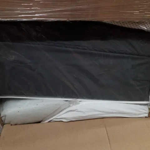 PALLET CONTAINING ASSORTED BEDDING INCLUDING PILLOWS