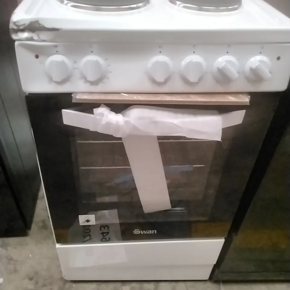 SWAN SX16710W 50CM ELECTRIC SOLID PLATE COOKER - WHITE