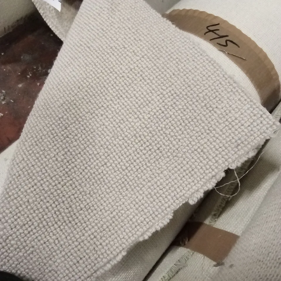 ROLL OF QUALITY ROMNEY SHINGLE BEACH CARPET // APPROX SIZE: 5 X 5.22m