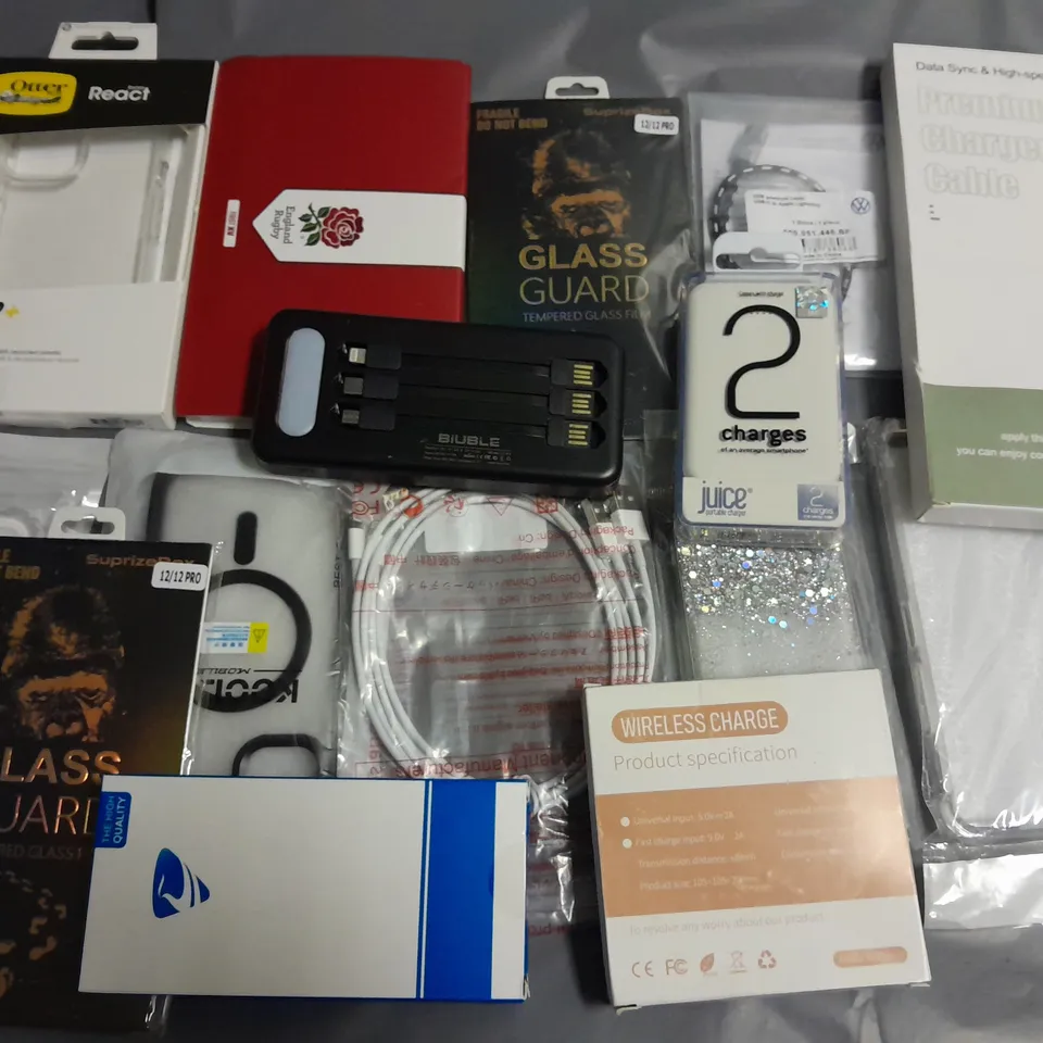 LOT OF ASSORTED MOBILE PHONE ACCESSORIES TO INCLUDE CASES, SCREEN PROTECTORS AND CABLES