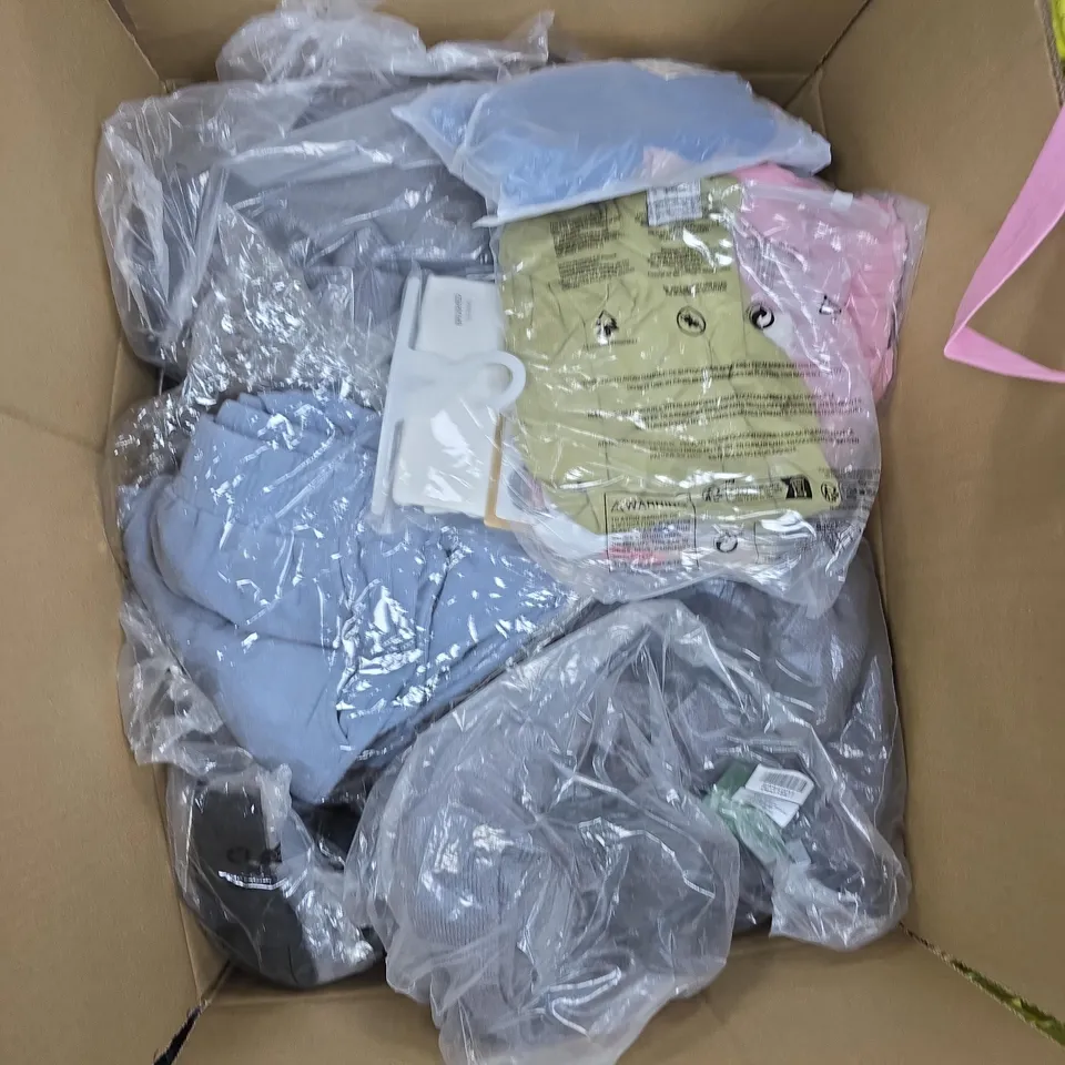 BOX OF APPROXIMATELY 25 ASSORTED ITEMS TO INCLUDE: &MAISI PANTS 