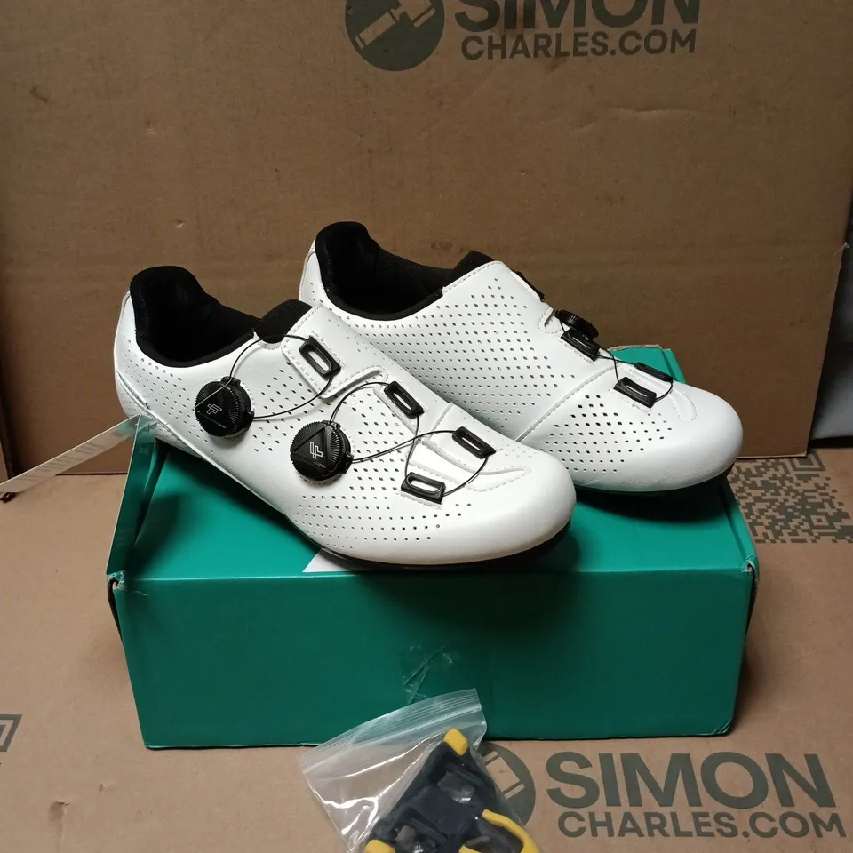 FEYENOLD CYCLING SHOES – WHITE, UK 8 (EU 43) – MEN'S ROAD SHOES WITH DIAL CLOSURE