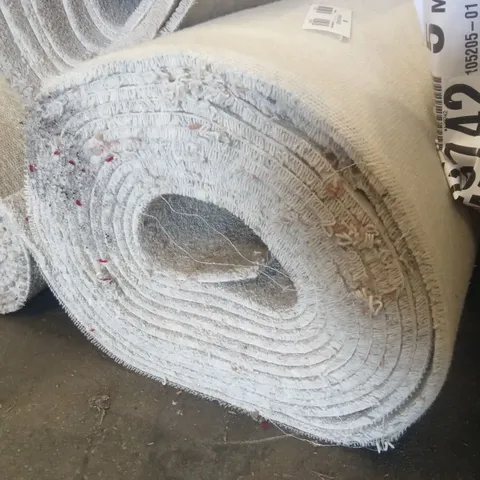 ROLL OF QUALITY LINGDALE ELITE BURNSALL CARPET // APPROX SIZE: 9.76 x 5m