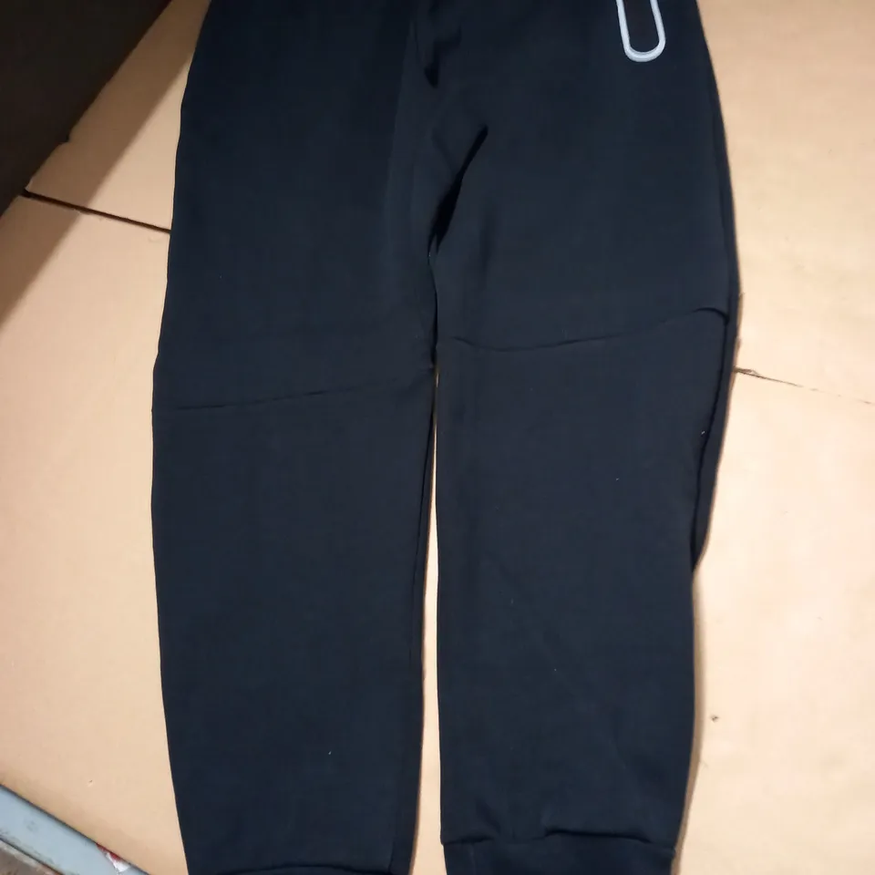 NIKE BLACK LOGO BACK ZIP POCKET TRACKSUIT BOTTOMS - SIZE L 