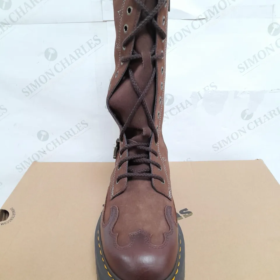 BOXED PAIR OF DR MARTENS CLASSIC PULL UP REPTILE EMBOSS SUEDE BOOTS IN BROWN - UK 9