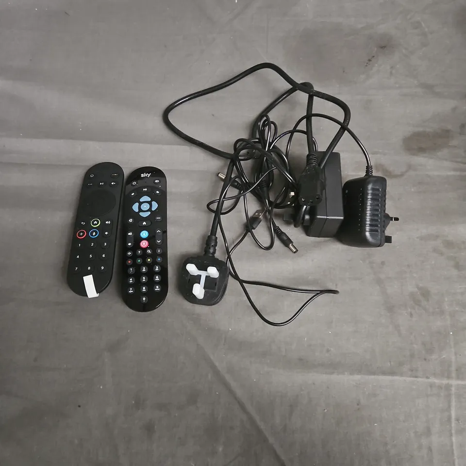 APPROXIMATELY 15 ASSORTED HOUSEHOLD ITEMS TO INCLUDE SKY ROMETO CONTROL , ETC 