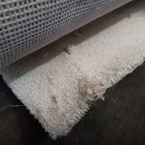 ROLL OF QUALITY MYSTIQUE SUPER IVORY CARPET APPROXIMATELY 3.16×5M