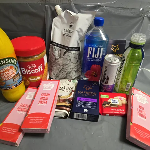 APPROXIMATELY 16 ASSORTED FOOD & DRINK ITEMS TO INCLUDE BISCOFF SPREAD, FIJI WATER, CITIZENS OF SOIL OLIVE OIL, ETC - COLLECTION ONLY