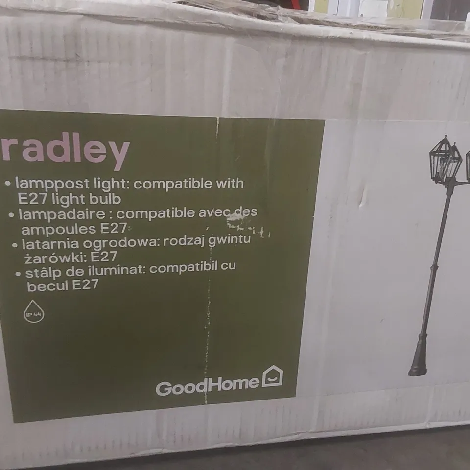 BOXED GOODHOME RADLEY 3-LIGHT HEAD LAMPPOST LIGHT