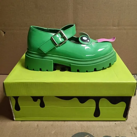 KOI KIDZ LIL TIRA CHEEKY FROG MARY JANE SHOES GREEN SIZE 12