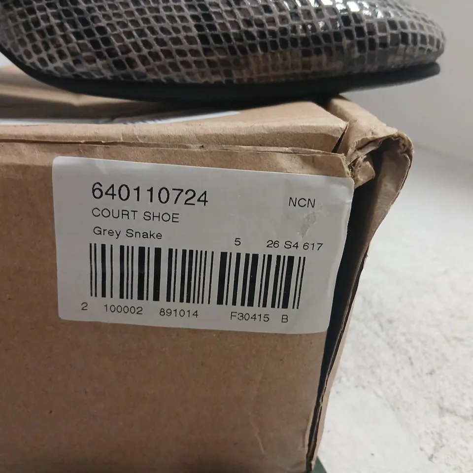 DAMART GREY SNAKE COURT SHOES – UK 5