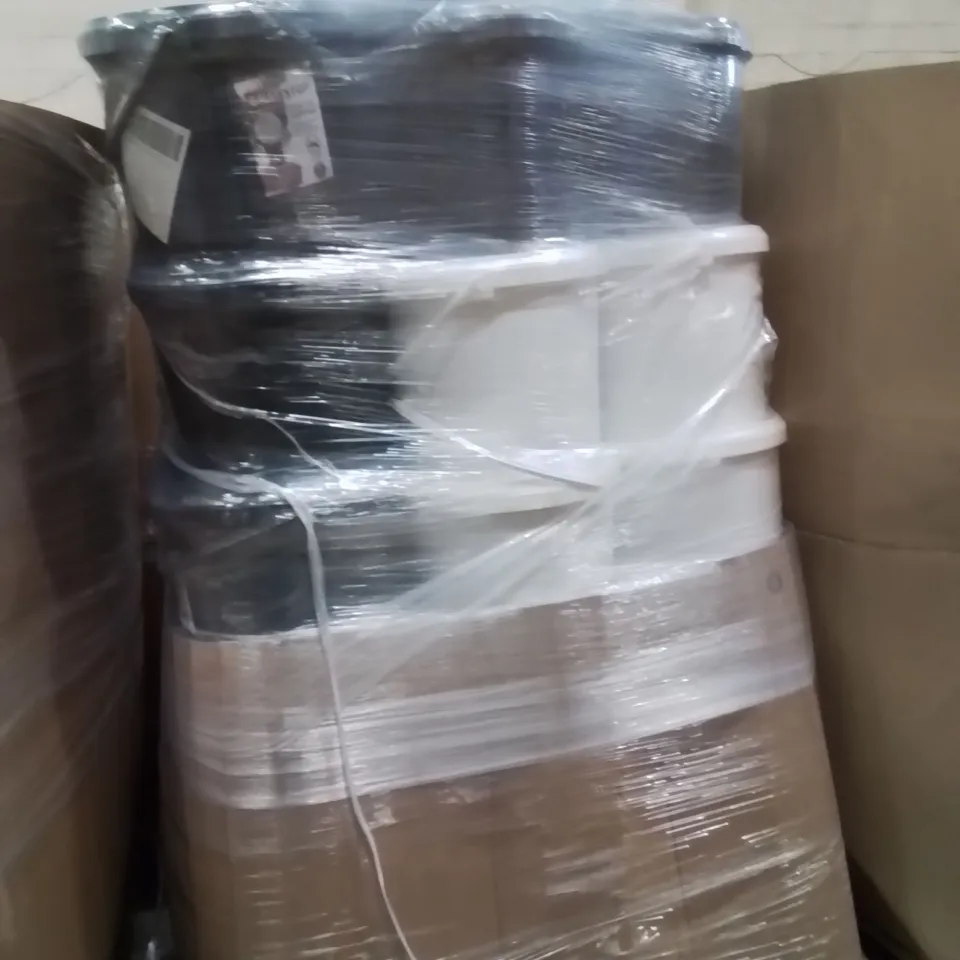 PALLET CONTAINING A LARGE QUANTITY OF PLANT POT TOPPER
