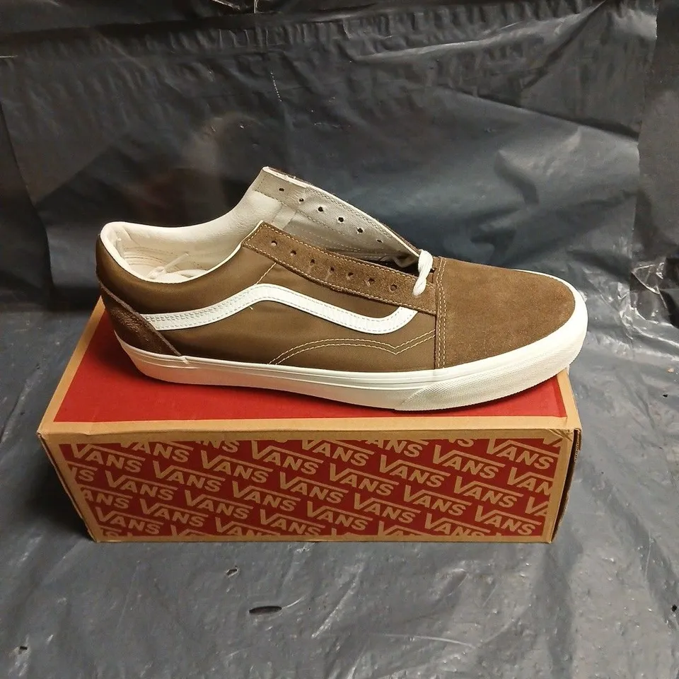VANS BROWN SUEDE SNEAKERS WITH WHITE SIDESTRIPE – MEN'S 10.5