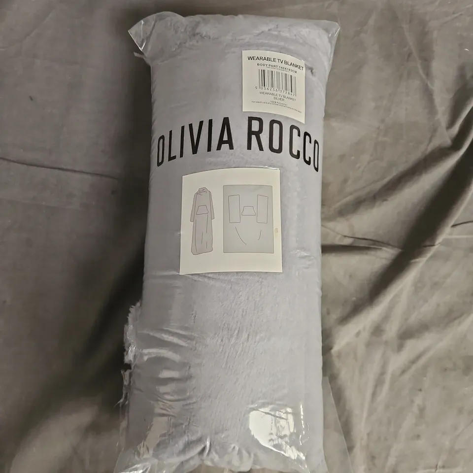 BAGGED OLIVIA ROCCO WEARABLE TV BLANKET – SILVER, 140 X 183 CM