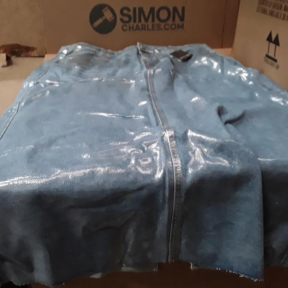 BOXED BRAND NEW JDWILLIAMS DENIM METALLIC SKIRT SIZE 20 BLUE/SILVER COLOUR APPROXIMATELY 15 PIECES