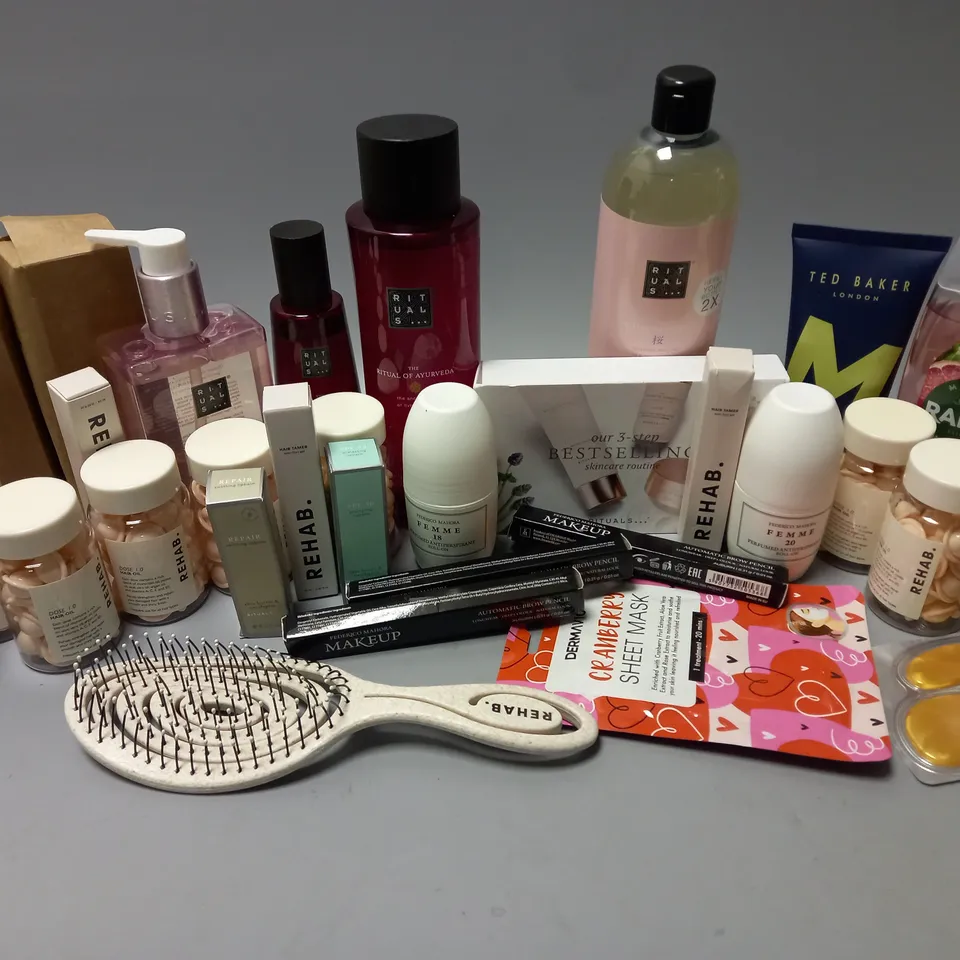 APPROXIMATELY 20 ASSORTED COSMETICS ITEMS TO INCLUDE RITUALS HAND WASH (600ml), TED BAKER BODY WASH (150ml), REHAB HAIR TAMER, ETC